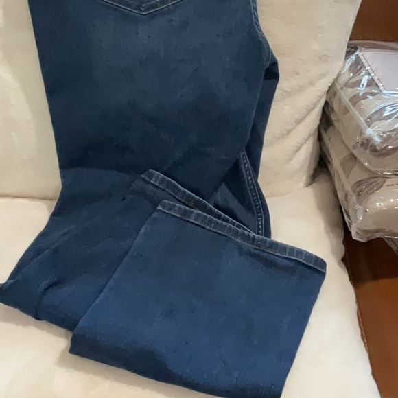 BOGO Ladies’ Duluth Trading Co. blue jeans 16 X 31 comfort fit. GREAT CONDITION - Picture 5 of 7